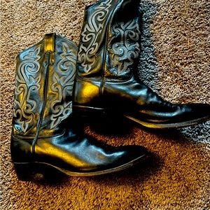 Austin cowboy boots 2000 style !! Great condition.